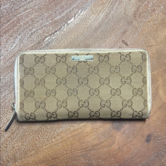 Gucci GG Emblem Brown Zip-Around Wallet - Picture 1 of 16